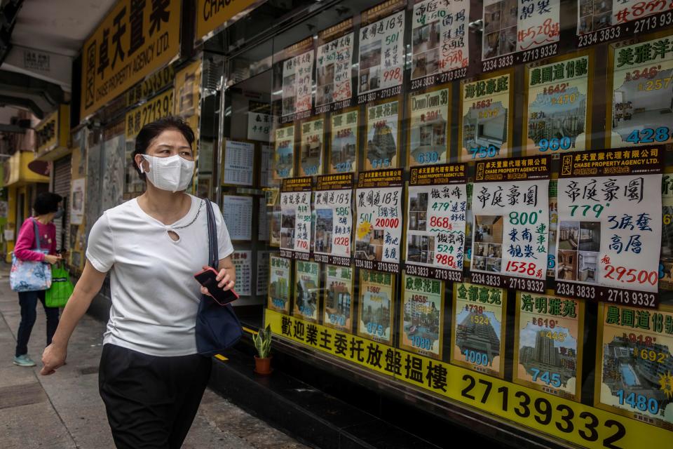 本港樓市不振，用家主導市場，近日出現多宗業主大幅減價成交。 (ISAAC LAWRENCE/AFP via Getty Images)