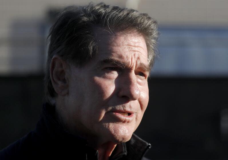Los Angeles, CA - Dodgers legend Steve Garvey tours Skid Row in Los Angeles on Thursday afternoon, Jan. 11, 2024. Garvey is campaigning to represent California in the United States Senate, an office that formerly was held by the late Sen. Dianne Feinstein. (photographer} / Los Angeles Times)
