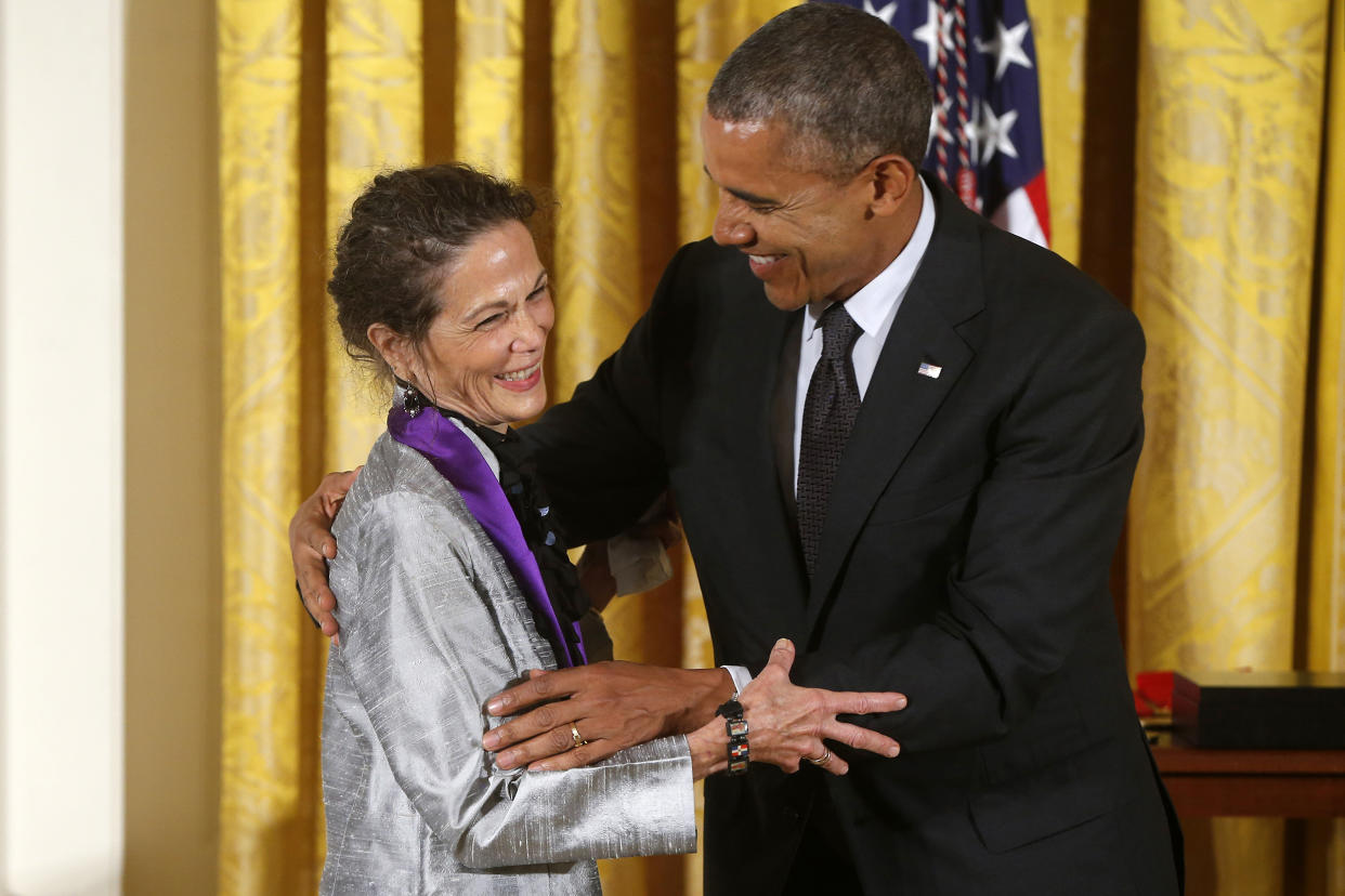 Barack Obama, Julia Alvarez (Charles Dharapak / AP)