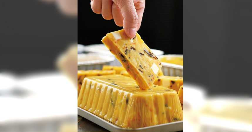 真材實料的「南瓜乳酪糕」簡單清蒸便很美味，濃郁的乳酪和爽脆蔬菜絲豐富了層次。（220元）（圖／于魯光攝）