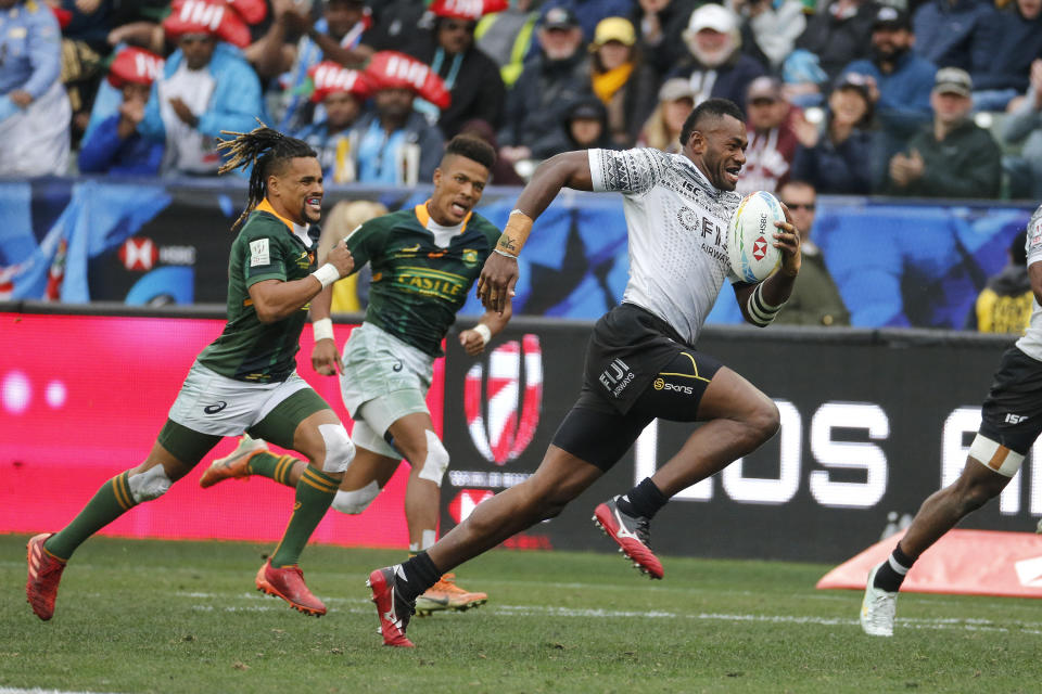 Fiji's Sevuloni Mocenacagi, right, runs for a try past South Africa during the Los Angeles Sevens rugby tournament final Sunday, March 1, 2020, in Carson, Calif. (AP Photo/Ringo H.W. Chiu)