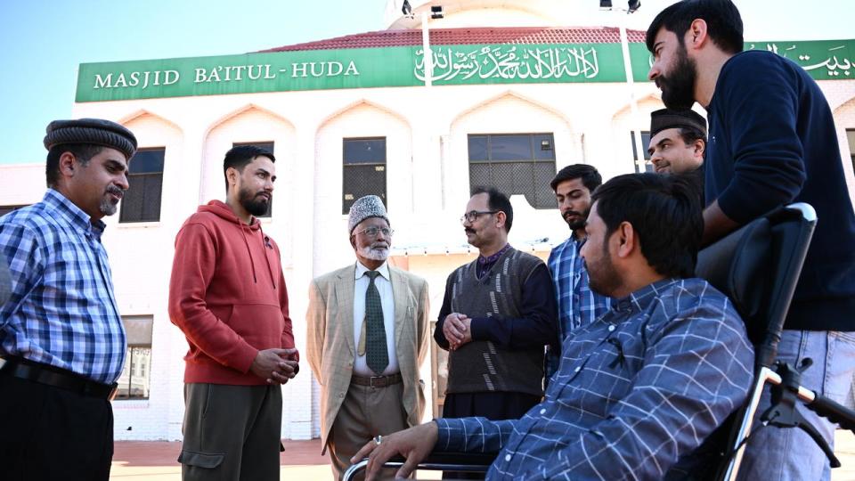 Mr Fahir's family wtih  Imam Inamul Haq Kauser (centre)