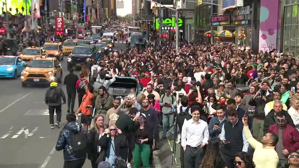 <div>Hundreds of people gathered in Times Square in Manhattan to witness the total solar eclipse.</div>