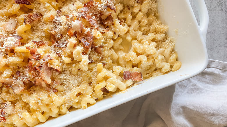 mac and cheese with bacon