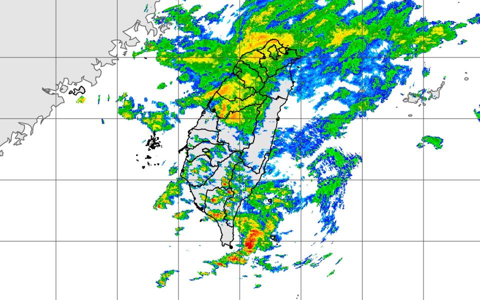 鋒面通過並逐漸遠離，鋒面附近水氣偏多，各地易出現降雨。（圖：氣象局網站）