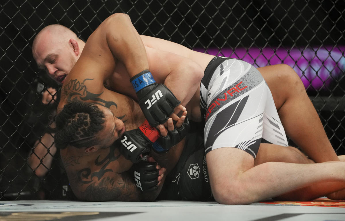 UFC free fight Serghei Spivac mauls Greg Hardy in quick first-round TKO