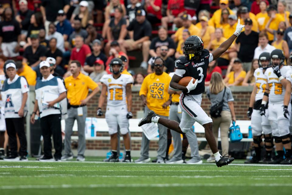 Cincinnati Bearcats safety Ja'von Hicks (3) runs toward the end zone for a touchdown during the third quarter of the NCAA football game between the Cincinnati Bearcats and the Kennesaw State Owls at Nippert Stadium in Cincinnati on Saturday, Sept. 10, 2022. 