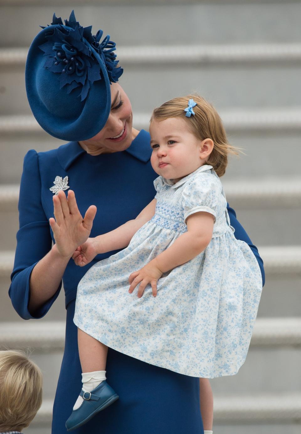 <p>Kate tried to get Charlotte to wave. [Photo: Getty/Samir Hussein] </p>