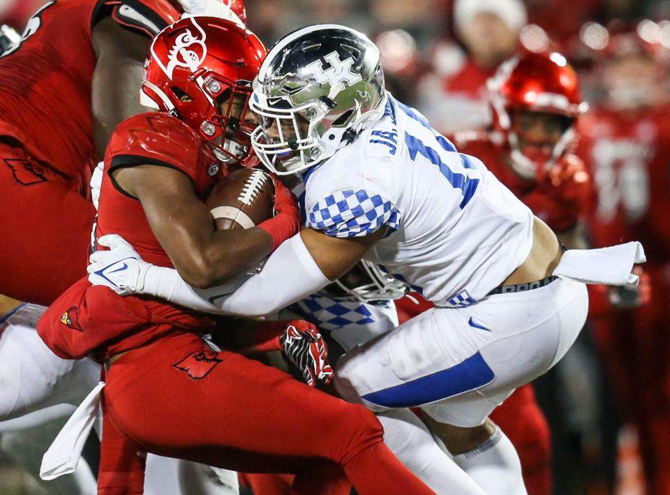 Kentucky's Jacquez Jones wrapped up Louisville's Trevion Cooley for a loss in the second half as the Wildcats rolled past Louisville 52-21 Saturday night. Nov. 27, 2021 
