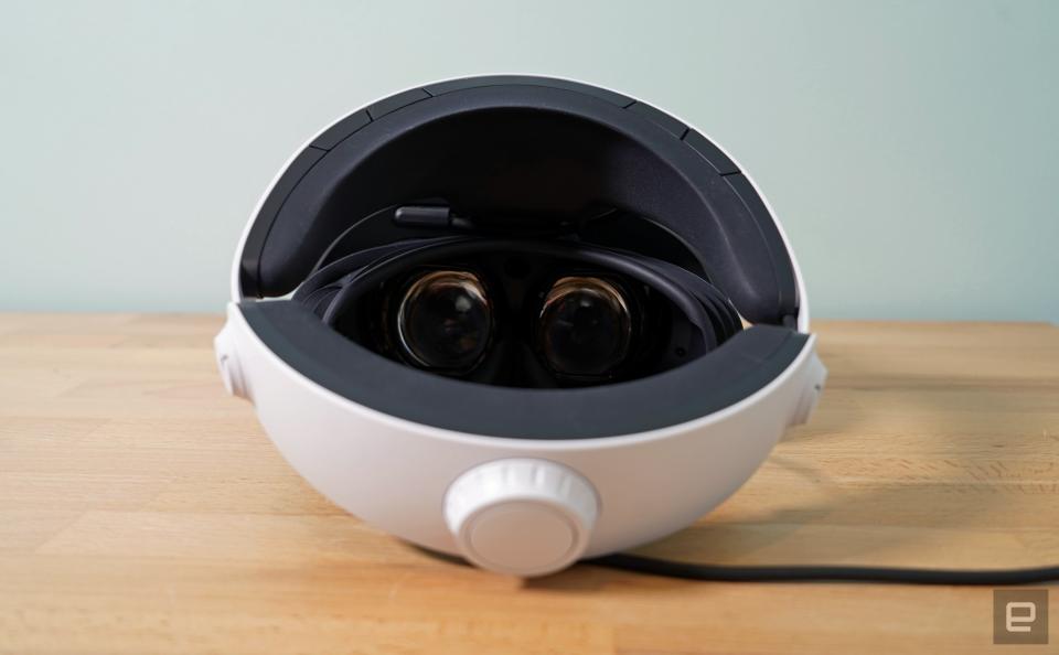 <p>PlayStation VR2 looking from the rear</p>
