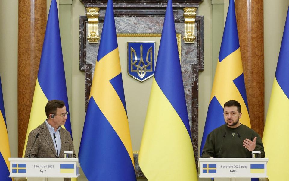 Ukraine's President Volodymyr Zelenskiy and Sweden's Prime Minister Ulf Kristersson attend a news briefing, amid Russia's attack on Ukraine, in Kyiv - VALENTYN OGIRENKO/REUTERS