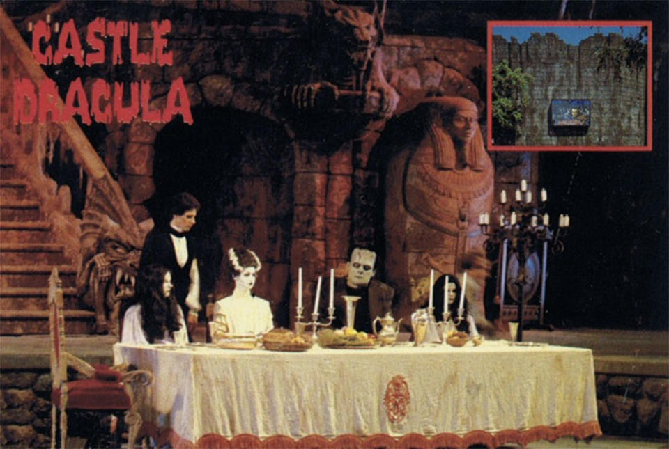 A Universal Studio Tour postcard depicting the Castle Dracula stage show (www.thestudiotour.com/)