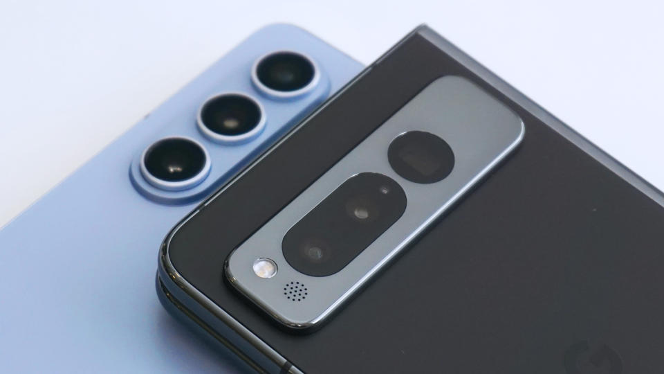 Google Pixel Fold vs Samsung Galaxy Z Fold 5 camera closeup alt