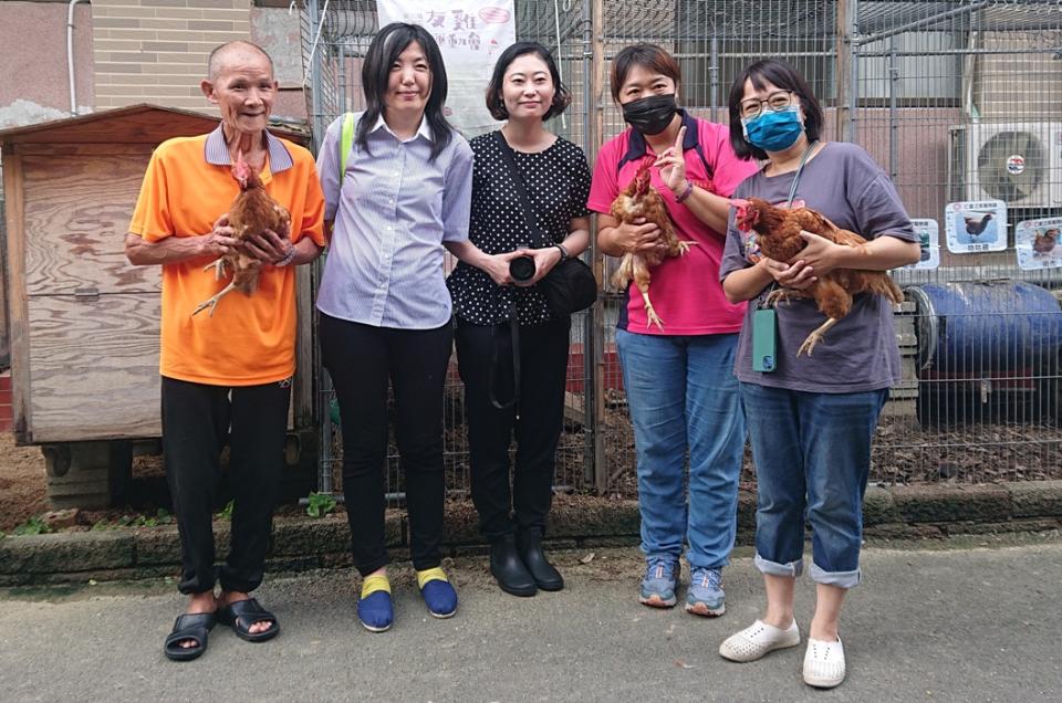 山崎亮工作團隊的渡邊彩子(中)。   圖：高雄市動物保護處/提供