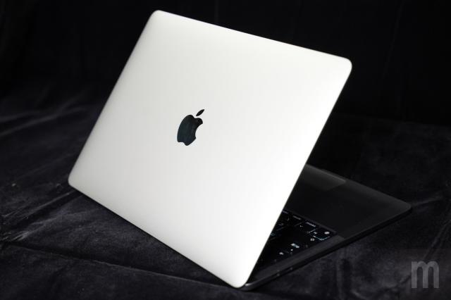 動手玩／換上M2處理器、身形不變的13.3吋MacBook Pro