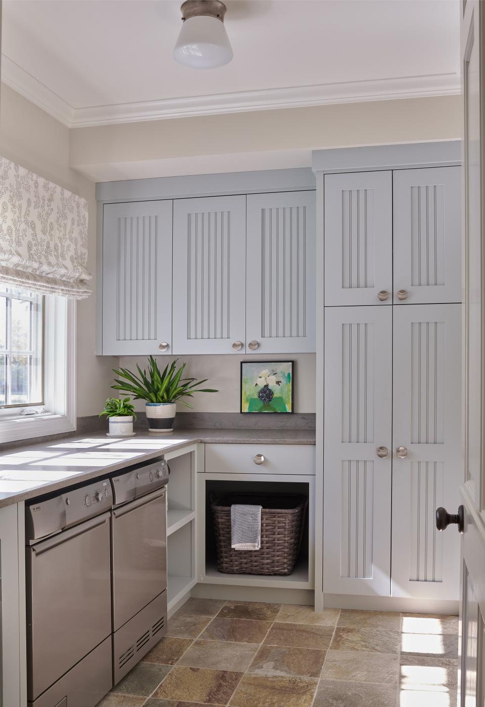 Ganley installed an iMac in the kitchen to keep track of her family’s activities. A large oil painting of a birdbath by Richard Kooyman enlivens this otherwise utilitarian space.