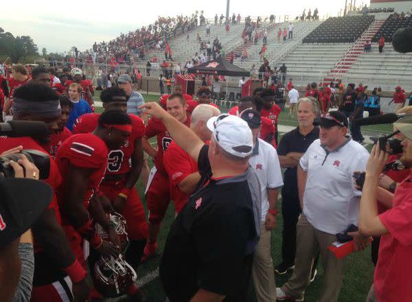 Referee Gets Ejected After Attacking a Coach in a Mississippi JUCO Football  Game