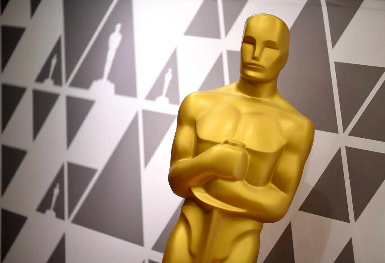 Oscar Statue