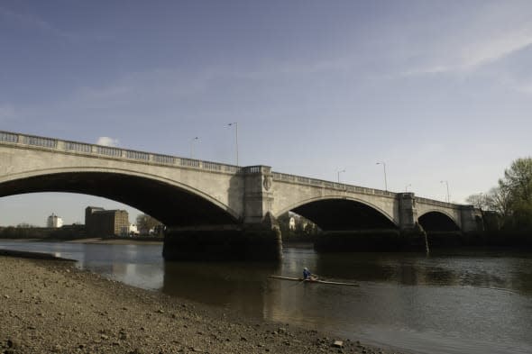 Chiswick Bridge London disappears from Google Maps
