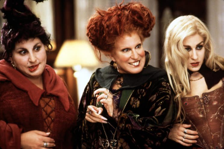 HOCUS POCUS, Kathy Najimy, Bette Midler, Sarah Jessica Parker, 1993 (Everett) 