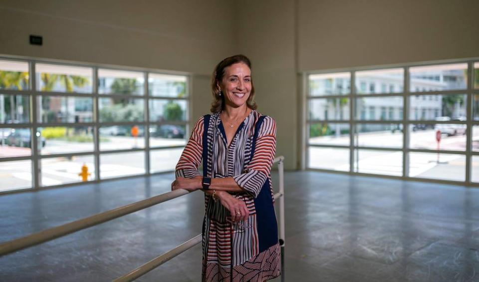 Lourdes Lopez, la directora artística cubanoamericana del Miami City Ballet y exbailarina principal del New City Ballet, es fotografiada en el Miami City Ballet el miércoles 29 de junio de 2022 en Miami Beach, Florida.