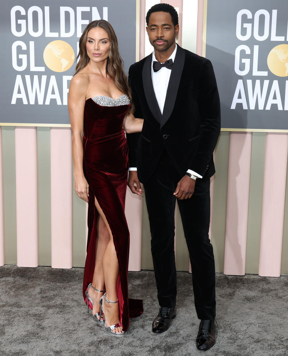 BEVERLY HILLS, CALIFORNIA - JANUARY 10: 80th GOLDEN GLOBE AWARDS -- Nina Senicar and Jay Ellis arrive to the 80th Golden Globe Awards held at the Beverly Hilton Hotel on January 10, 2023. -- (Photo by Robert Gauthier / Los Angeles Times via Getty Images)