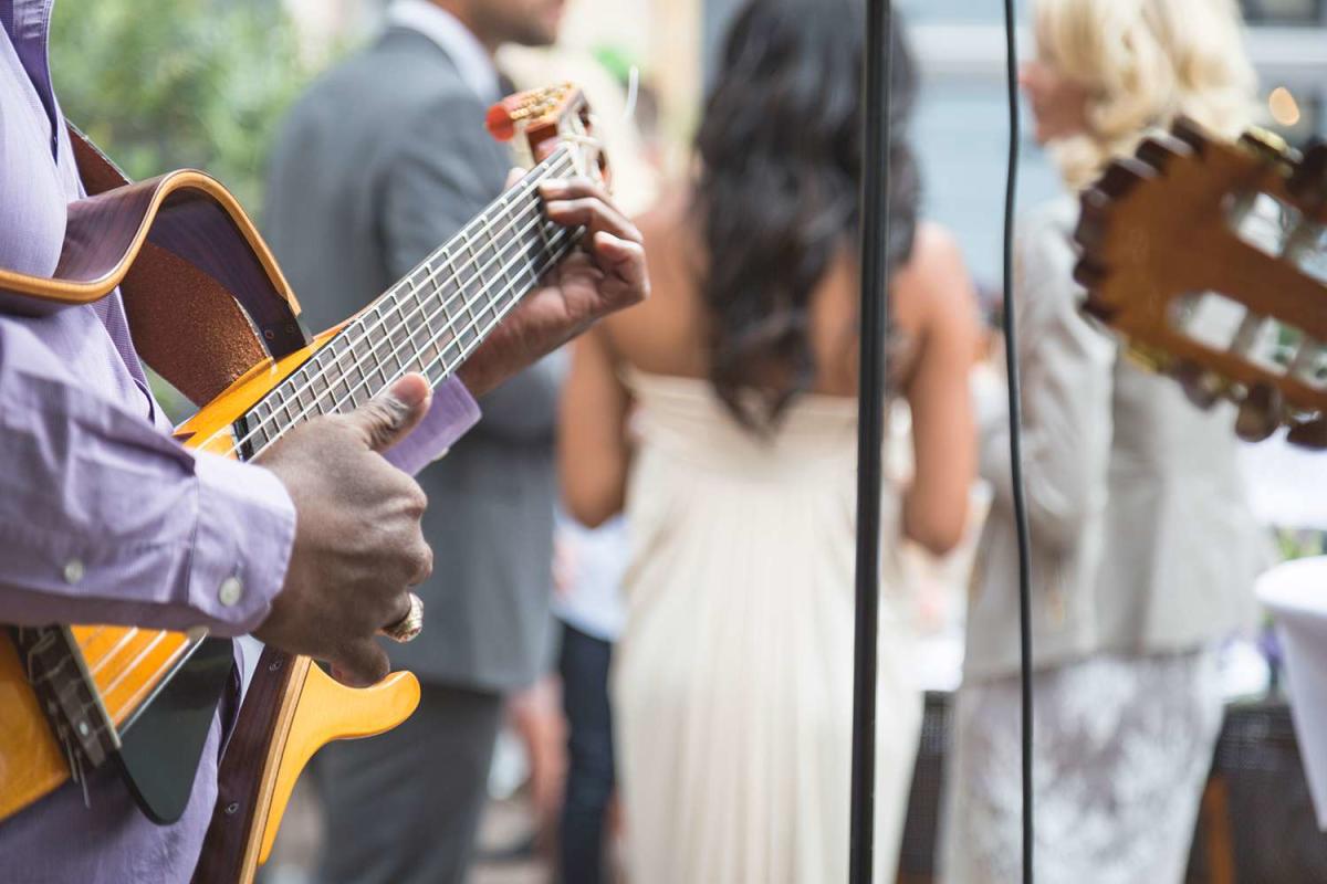 Wedding singer gives performance for boyfriend’s reception. After argument, bride still expects free band