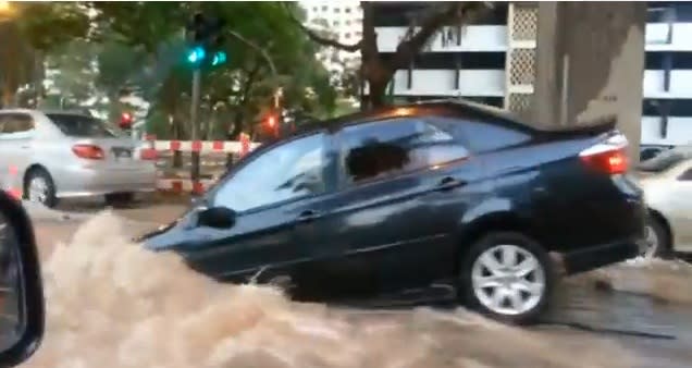 A Toyota Vios fell into a sinkhole at Keppel Road on Tuesday (YouTube screengrab)