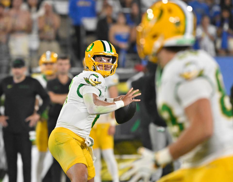 Oregon Ducks quarterback Dillon Gabriel looks for a receiver during the second quarter against the UCLA Bruins as the Bruins host the Ducks Saturday, Sept. 28, 2024 at Rose Bowl Stadium in Pasadena, Calif.