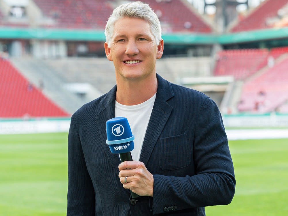 Bastian Schweinsteiger berichtet im Rahmen der Fußball-EM in Deutschland live aus den Stadien. (Bild: SWR Presse/Bildkommunikation/SWR/Christian Koch)