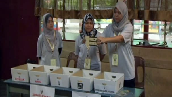 Polls close in tightly fought Malaysian election