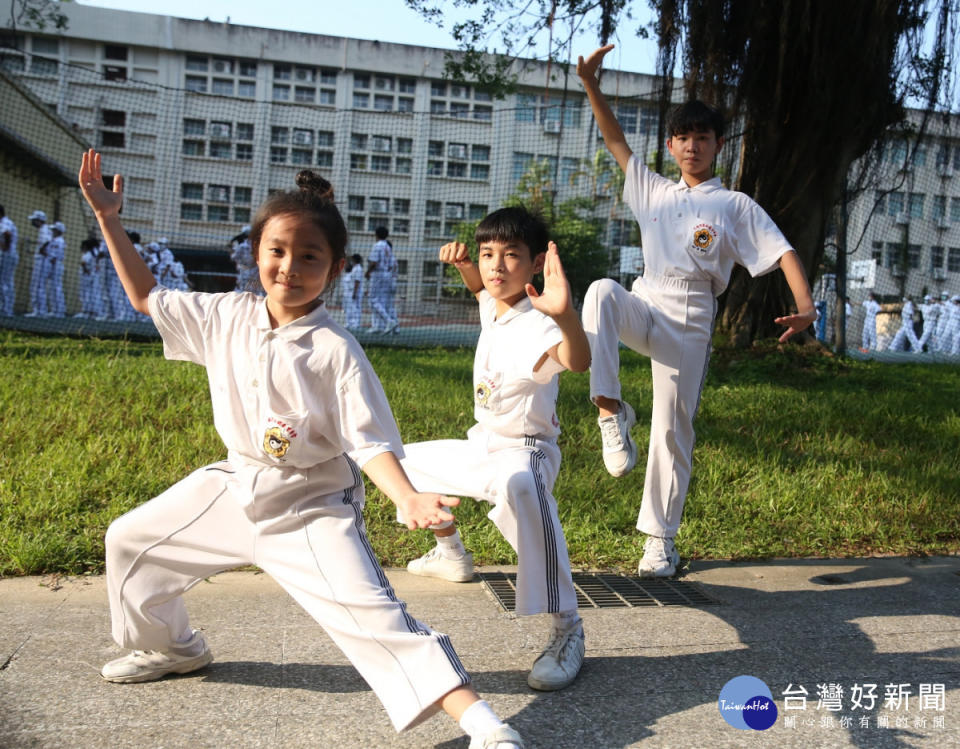 幸福四寶依照孩子們的興趣和專長，大兒子(高聖龢)、小兒子(高聖曄)和小女兒(高于琋)參與了武術的展演，大女兒(高于甯)則是參加合唱團