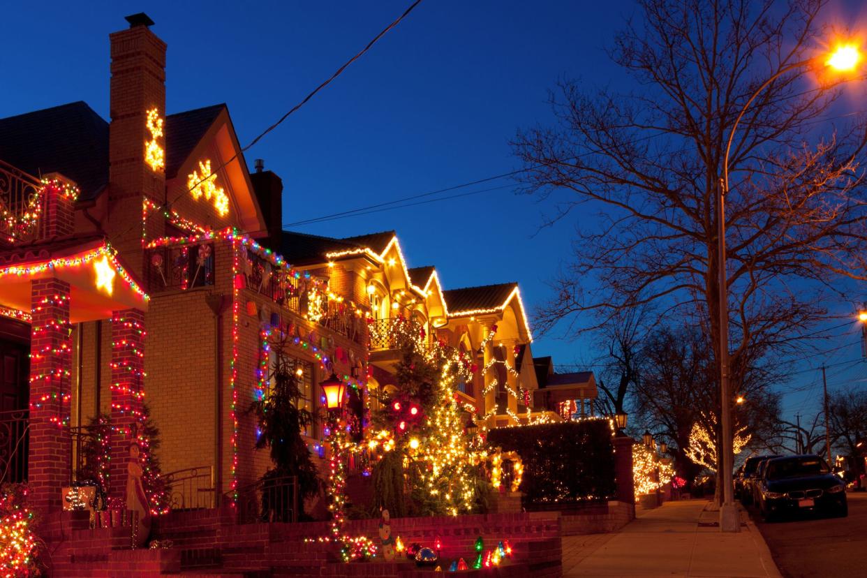 neighborhood christmas lights on houses