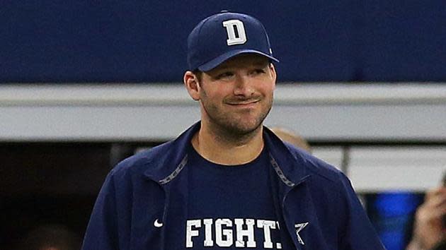 Tony Romo tells Dallas fans at Mavericks game that he's 'a lucky guy'