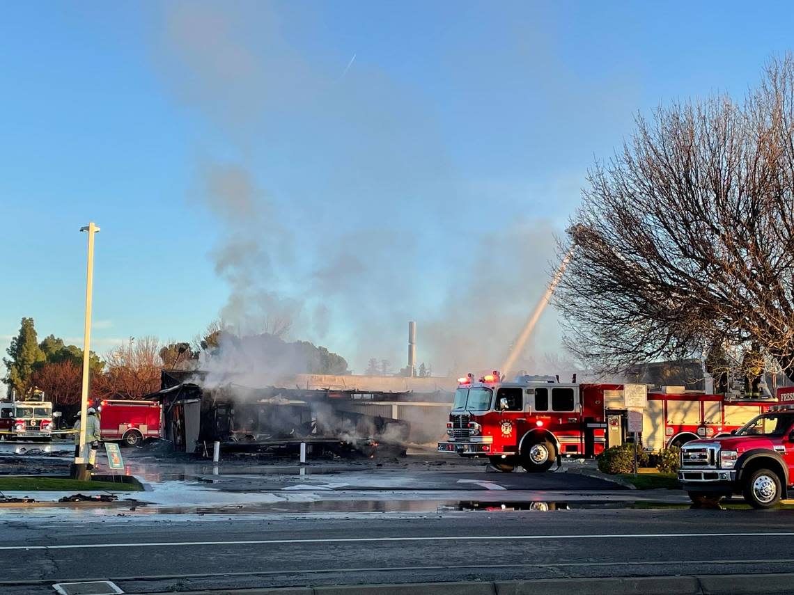 A strip mall at Kings Canyon Road and Phillip Avenue caught fire Friday, Jan. 6, 2023, in southeast Fresno, California. The building was home to Irish O’Sullivan’s Sunnyside Lounge Restaurant and Pub and Sunnyside Deli. JOSHUA TEHEE/jtehee@fresnobee.com