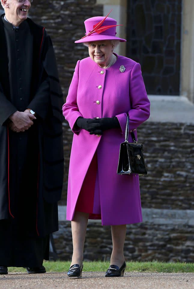 <p>En 2014, lors de son arrive à l’église le jour de Noël, Sa Majesté nous a prouvé une fois de plus qu’elle était la reine des tenues unies. (Photo : Getty Images) </p>