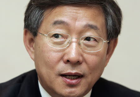 FILE PHOTO: Yang Woong-chul, president of Hyundai Motor Group's auto research & development division, speaks during an interview with Reuters at the Seoul Motor Show in Goyang, near Seoul, April 2, 2009. REUTERS/Jo Yong-Hak