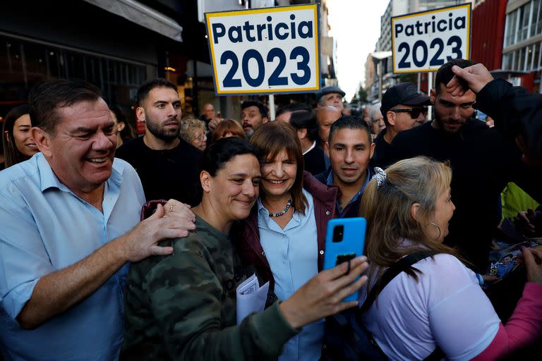 Patricia Bullrich, junto a Ricardo López Murphy y Guillermo Montenegro durante un acto en la peatonal de Mar del Plata