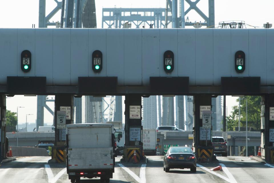 George Washington Bridge tolls are cashless and the carpool discount is eliminated as of Sunday, July 10, 2022. Traffic flows smoothly during Monday morning rush hour to the upper level of the GWB.