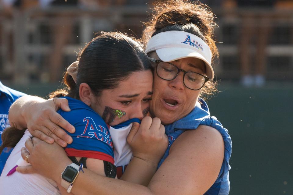 After nearly 30 years, Americas softball rewrites El Paso sports history