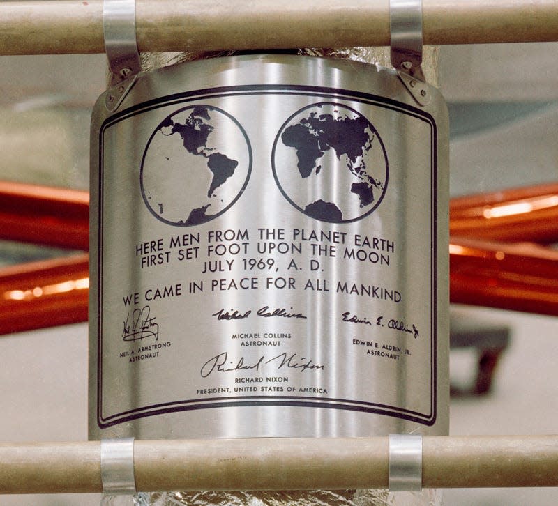 The Apollo 11 lunar plaque mounted on LM-5 “Eagle” - Photo: NASA