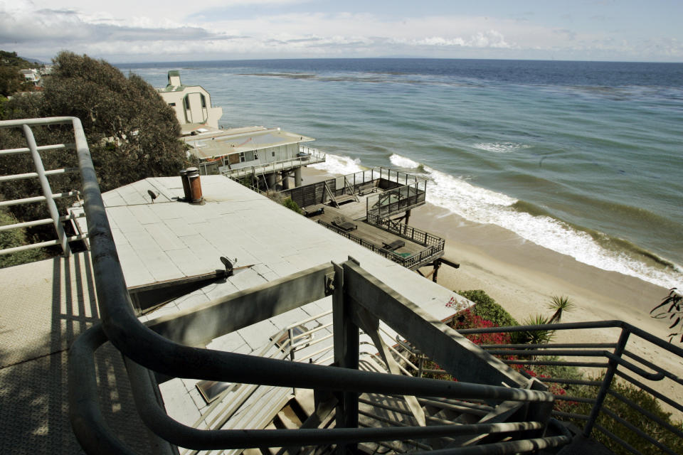 FILE - In this April 20, 2007 file photo beachgoers have this view of public beach and private residences from the top of a stairway access to Escondido Beach in Malibu, Calif. A new smartphone app that shows users a map of more than 1,500 access points along the California coast was created with help from a tech billionaire whose elaborate wedding ran afoul of state regulators. (AP Photo/Reed Saxon,File)