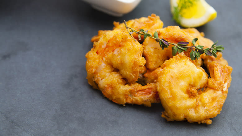 deep-fried shrimp with lime wedge