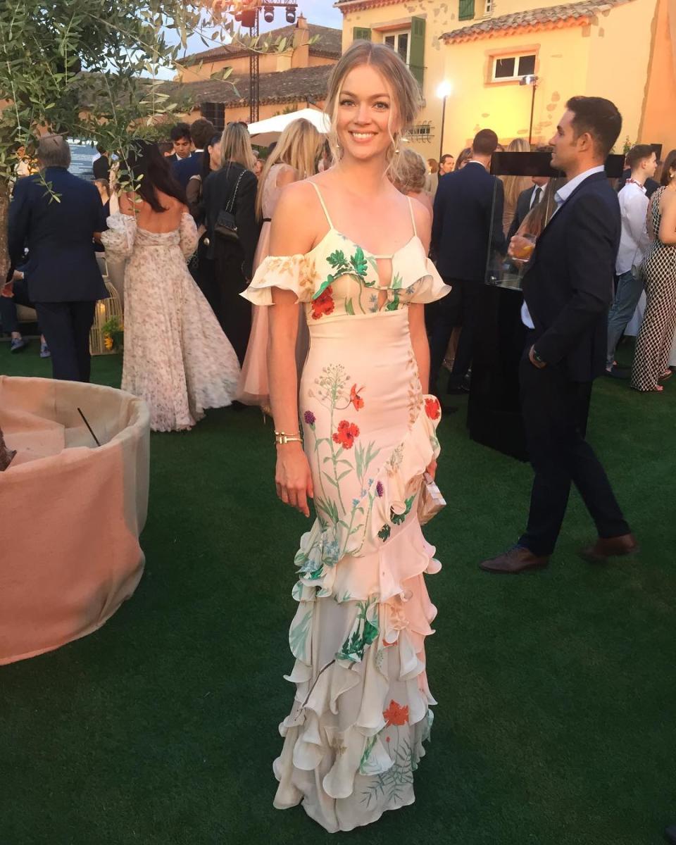 <p>Ellingson war mit ihrem geblümten Kleid von Johanna Ortiz passend gekleidet für die Veranstaltung, die sich für den Artenschutz einsetzt. (Foto: Instagram/lindsellingson) </p>