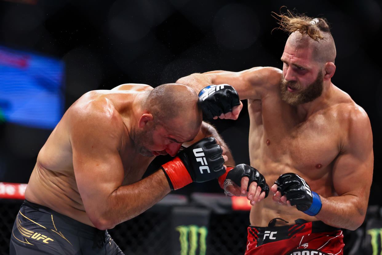 SINGAPORE, SINGAPORE - JUNE 12: Glover Teixeira of Brazil exchanges strikes with Jiri Prochazka of Czech Republic during their light Heavyweight Championship Fight at Singapore Indoor Stadium on June 12, 2022 in Singapore. (Photo by Yong Teck Lim/Getty Images)