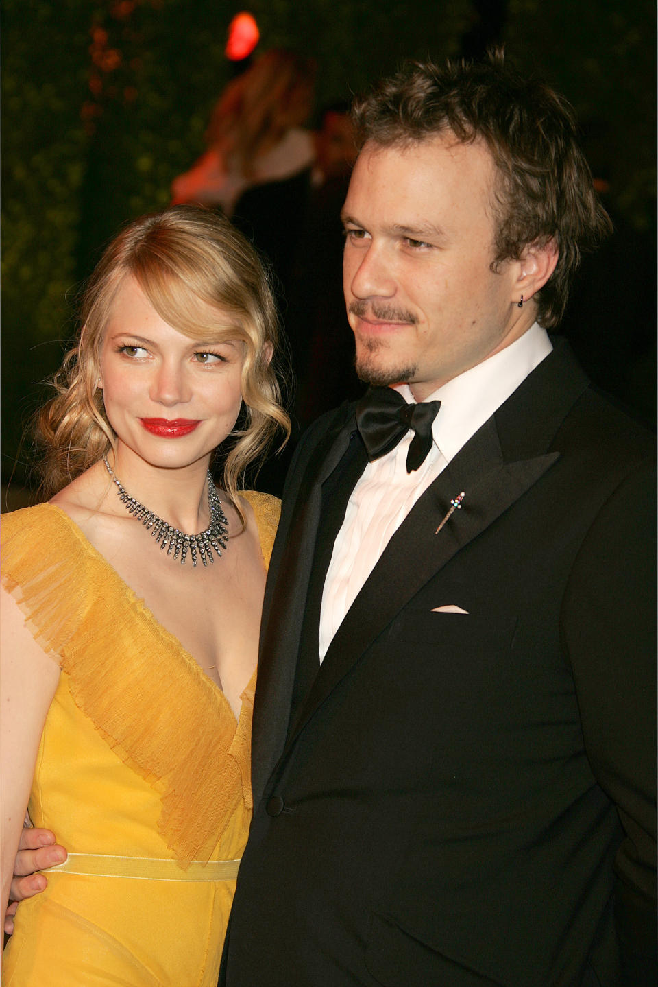 Michelle Williams and Heath Ledger at the 2006 <em>Vanity Fair</em> Oscars party. (Photo: Jeffrey Mayer/WireImage)