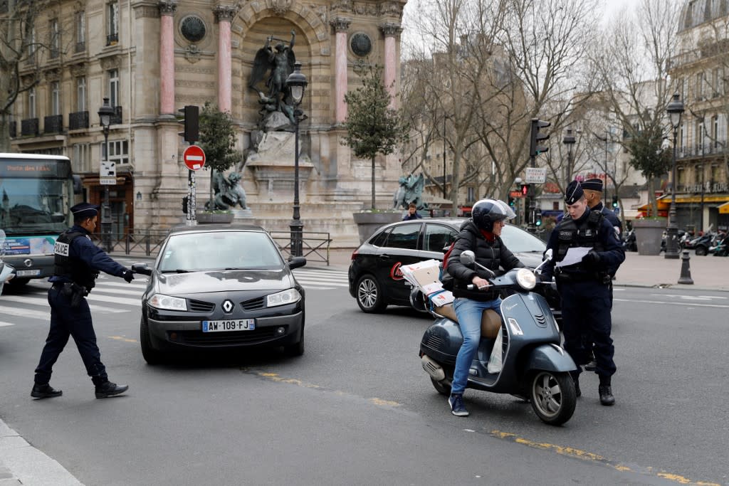 Les forces de l'ordre effectuent des contrôles en lien avec le confinement, mais certains moyens permettent de les éviter. 