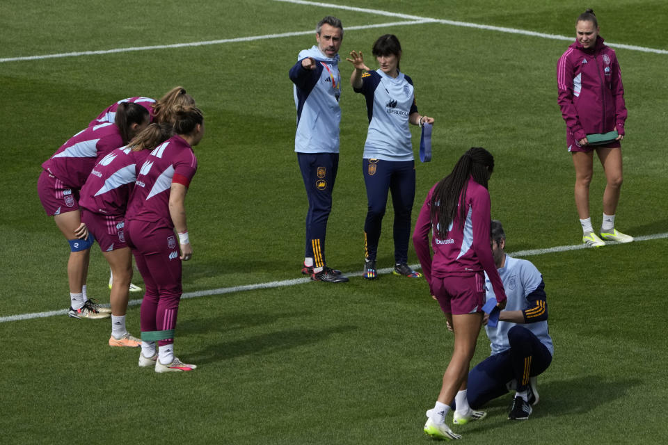 Spain's head coach Jorge Vilda, center left, watches as players train in Sydney Friday, Aug. 18, 2023, ahead of the Women's World Cup final against England on Sunday. (AP Photo/Rick Rycroft)