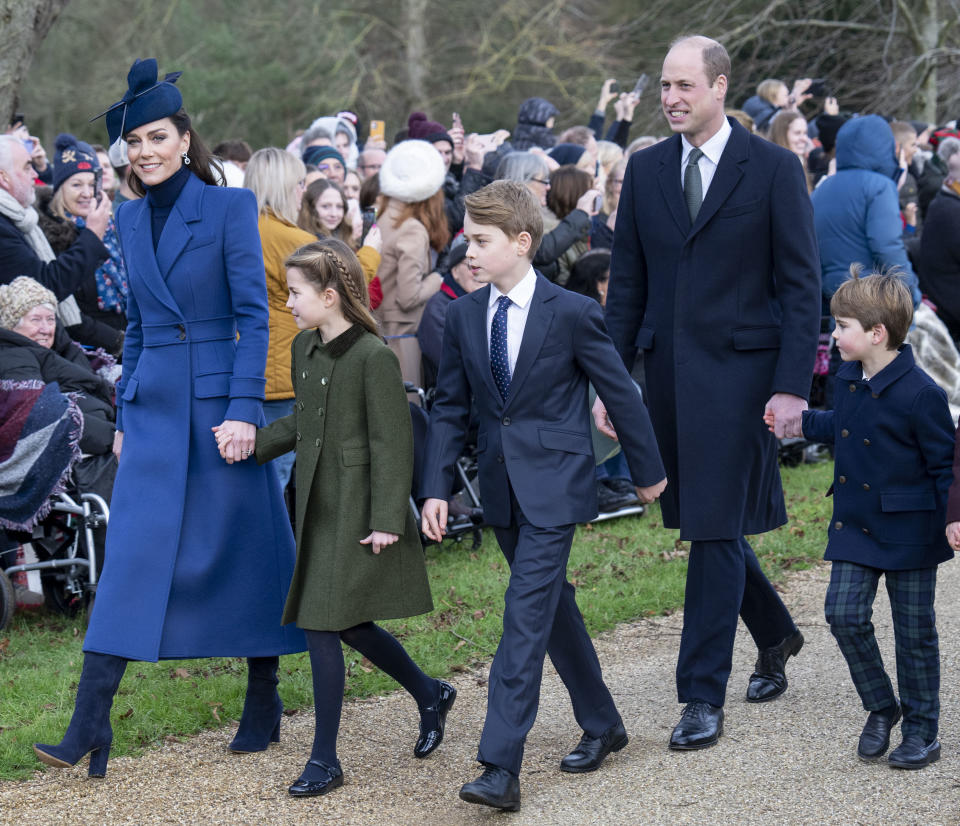 SANDRINGHAM, NORFOLK - DECEMBER 25: Catherine, Princess of Wales (L) and Prince William, Prince of Wales (2nd R) with Prince Louis of Wales (R), Prince George of Wales (C) and Princess Charlotte of Wales (2nd L) attend the Christmas Day service at St Mary Magdalene Church on December 25, 2023 in Sandringham, Norfolk. (Photo by Mark Cuthbert/UK Press via Getty Images)