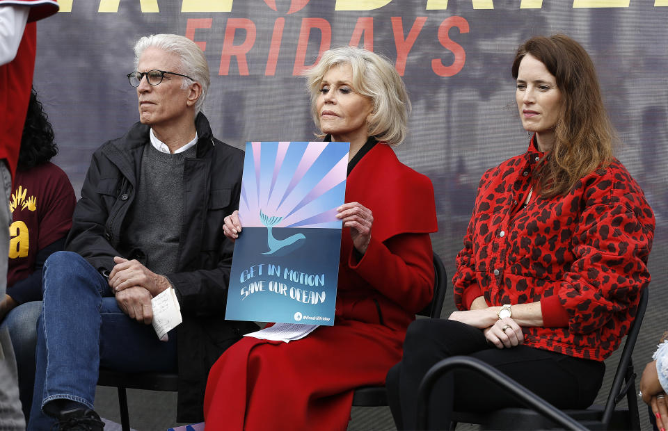 WASHINGTON, DC - OCTOBER 25: Actor Ted Danson and Jane Fonda partecipate in "Fire Drill Friday" Climate Change Protest on October 25, 2019 in Washington, DC .Protesters demand Immediate Action for a Green New Deal. Clean renewable energy by 2030, and no new exploration or drilling for Fossil Fuels.  (Photo by John Lamparski/Getty Images)